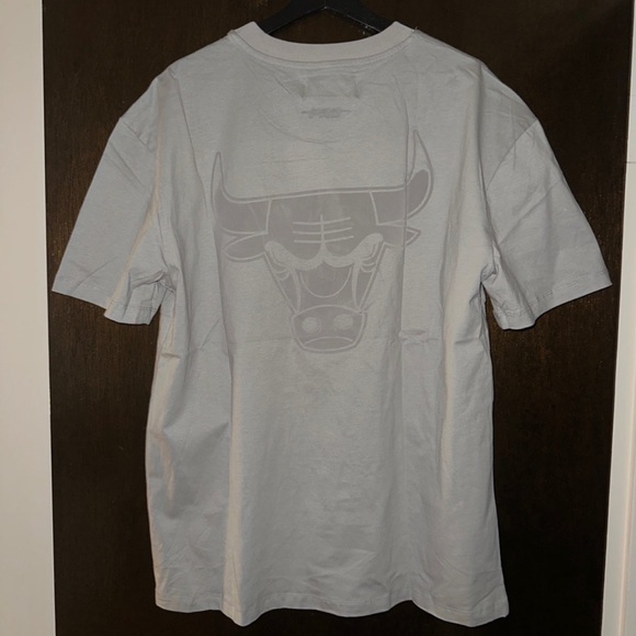 Chicago Bulls NBA Tee - Picture 2 of 4